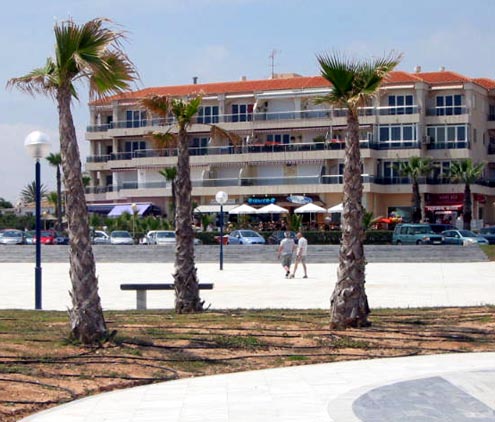 Playa Flamenca promenade